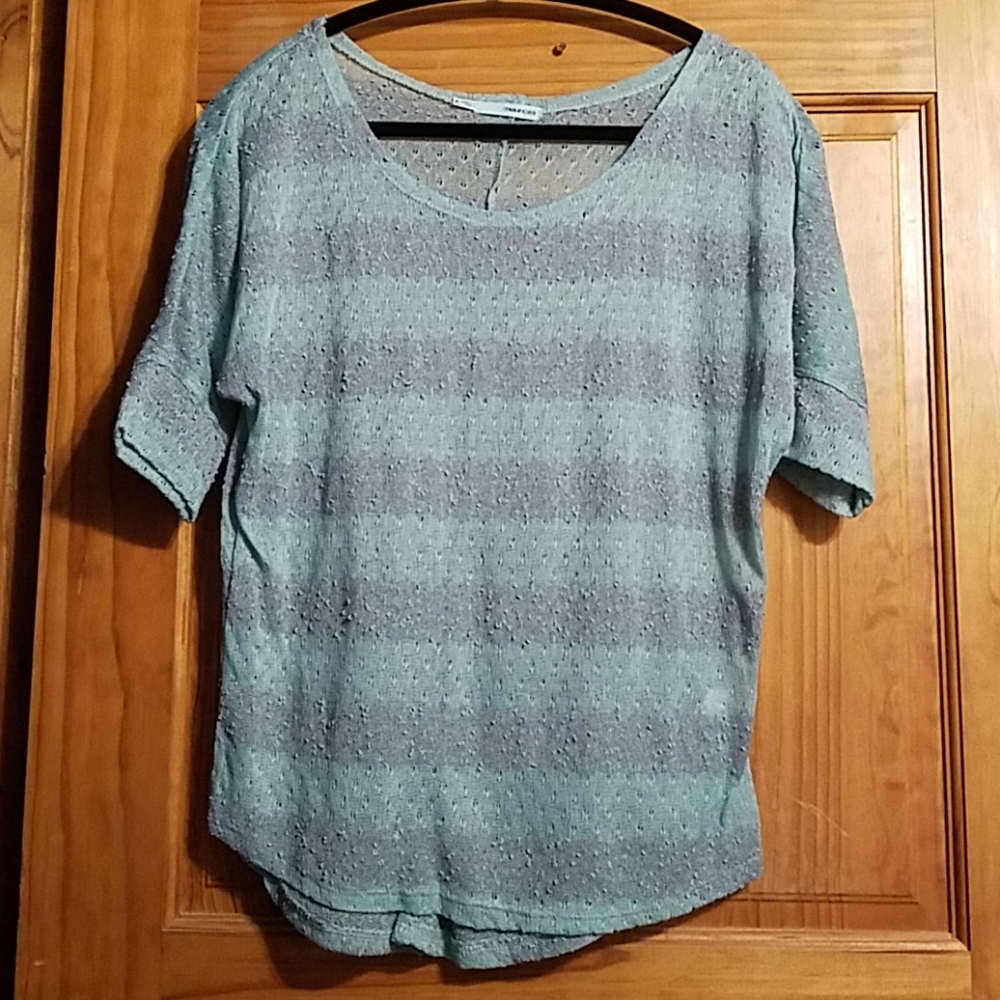 Short sleeve loose fitting top